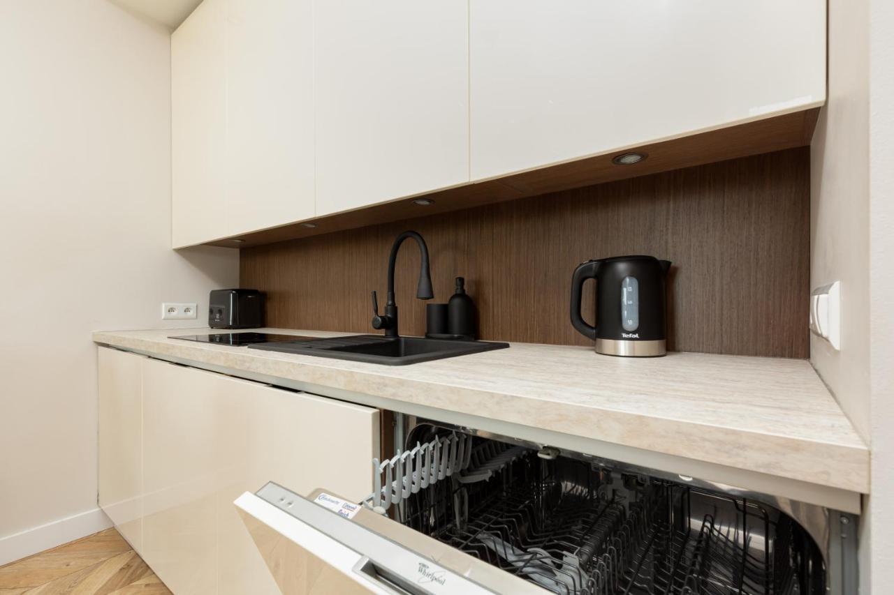 Platinum Towers Apartment With Parking By Renters Prestige Варшава Экстерьер фото