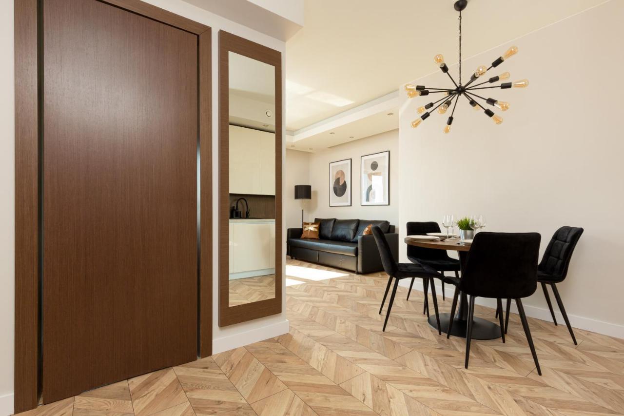 Platinum Towers Apartment With Parking By Renters Prestige Варшава Экстерьер фото