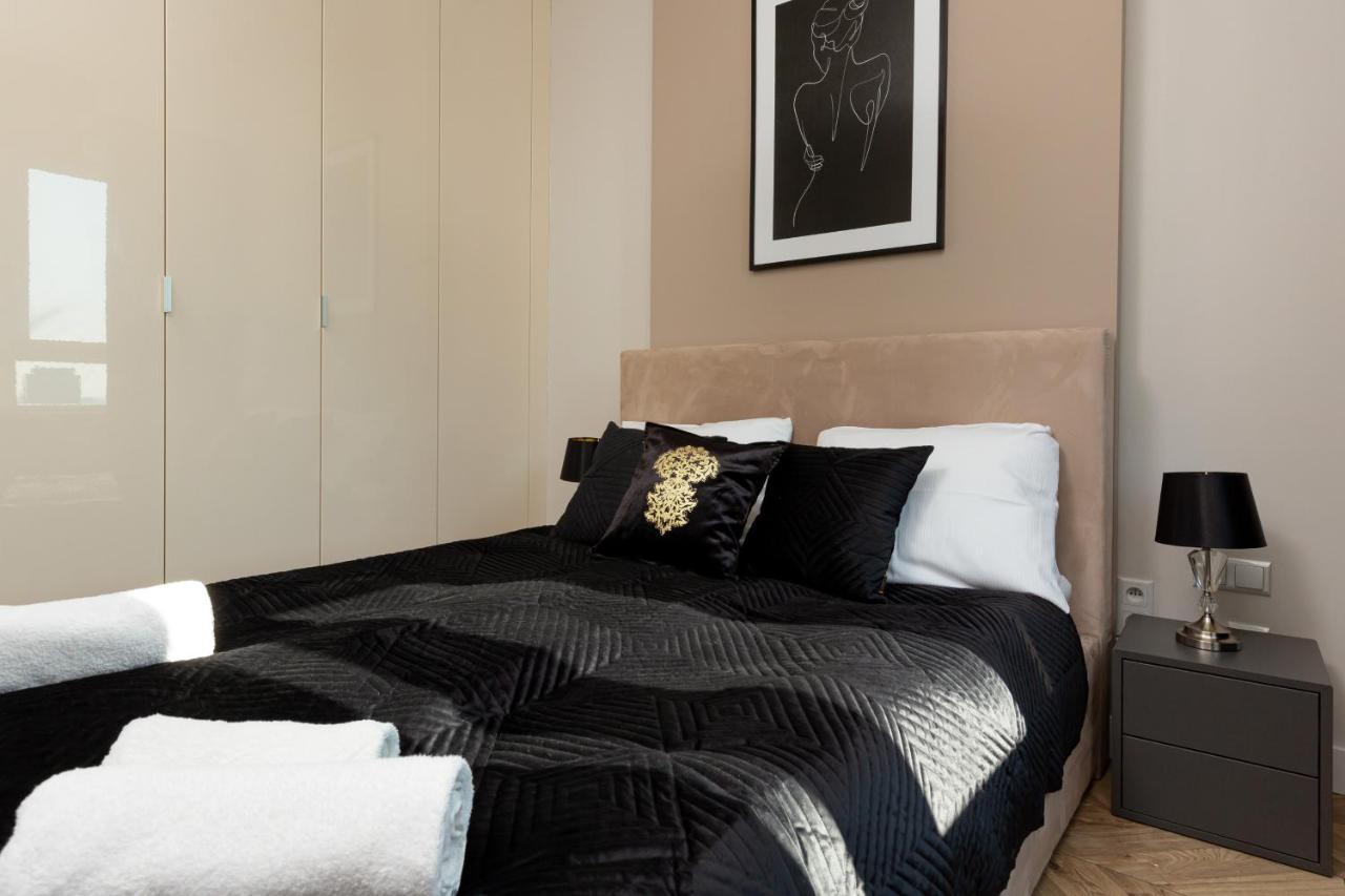 Platinum Towers Apartment With Parking By Renters Prestige Варшава Экстерьер фото