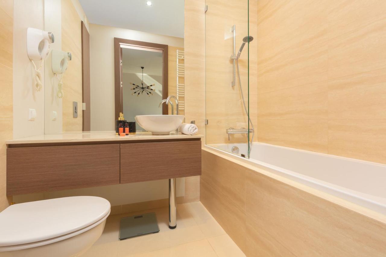 Platinum Towers Apartment With Parking By Renters Prestige Варшава Экстерьер фото