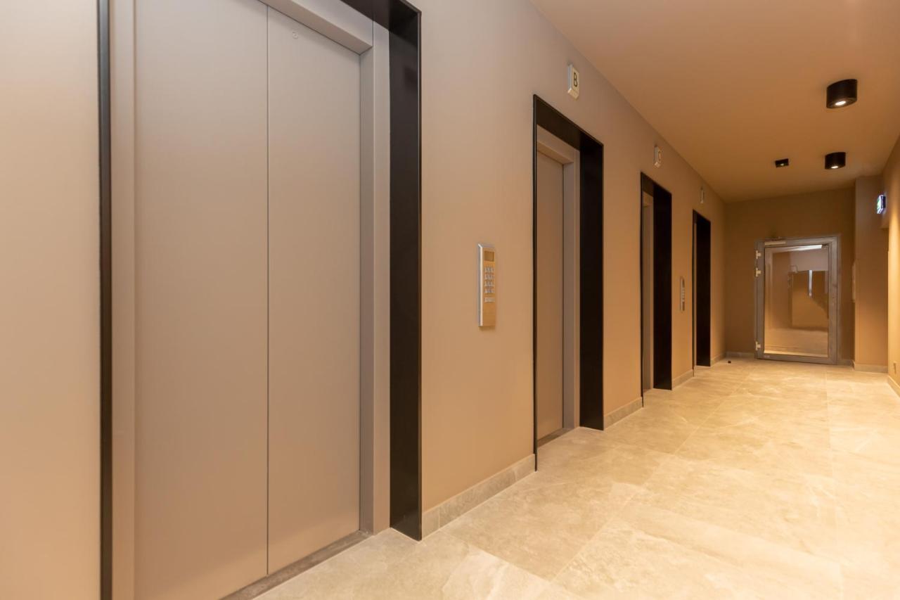 Platinum Towers Apartment With Parking By Renters Prestige Варшава Экстерьер фото