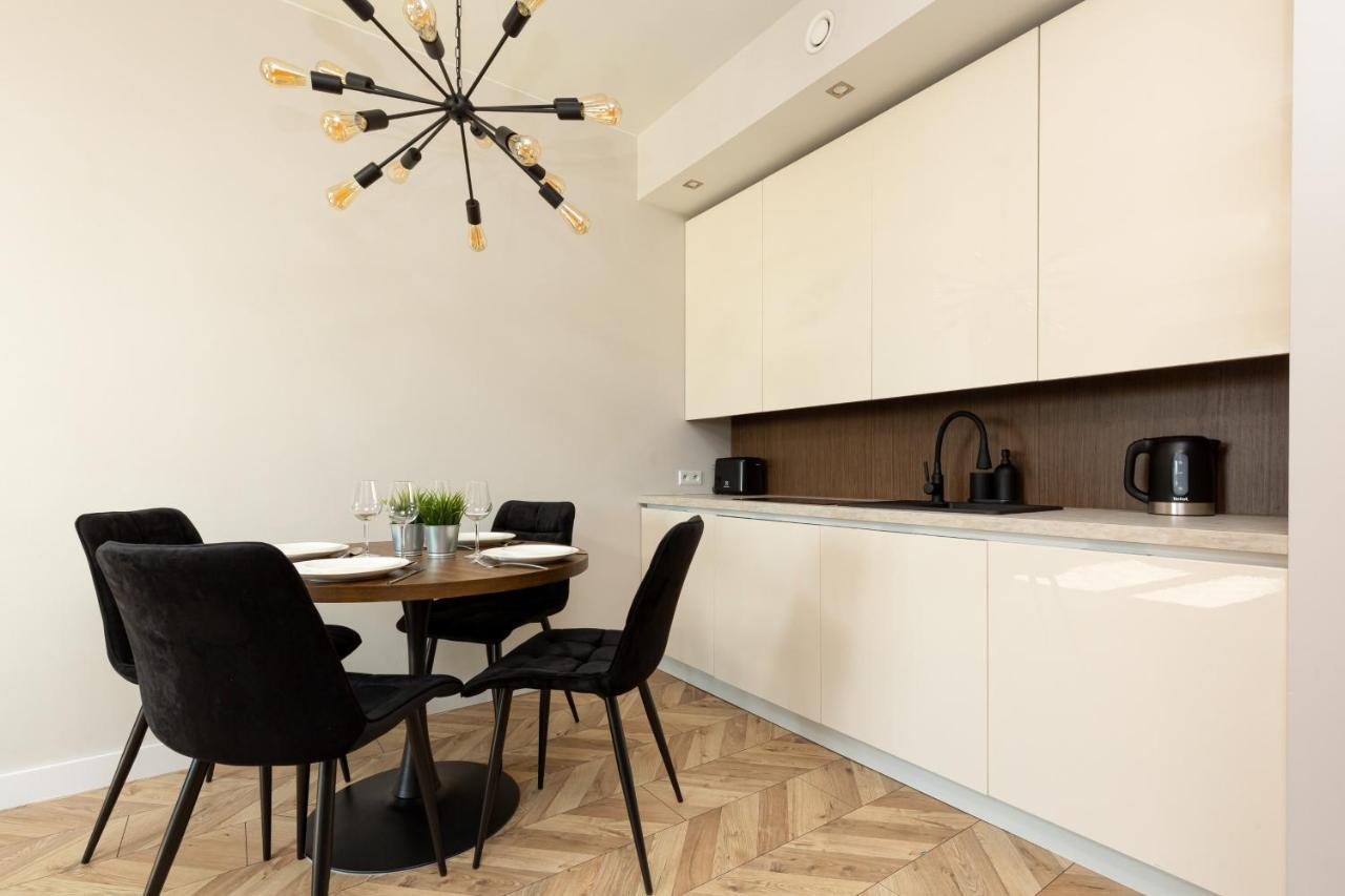 Platinum Towers Apartment With Parking By Renters Prestige Варшава Экстерьер фото