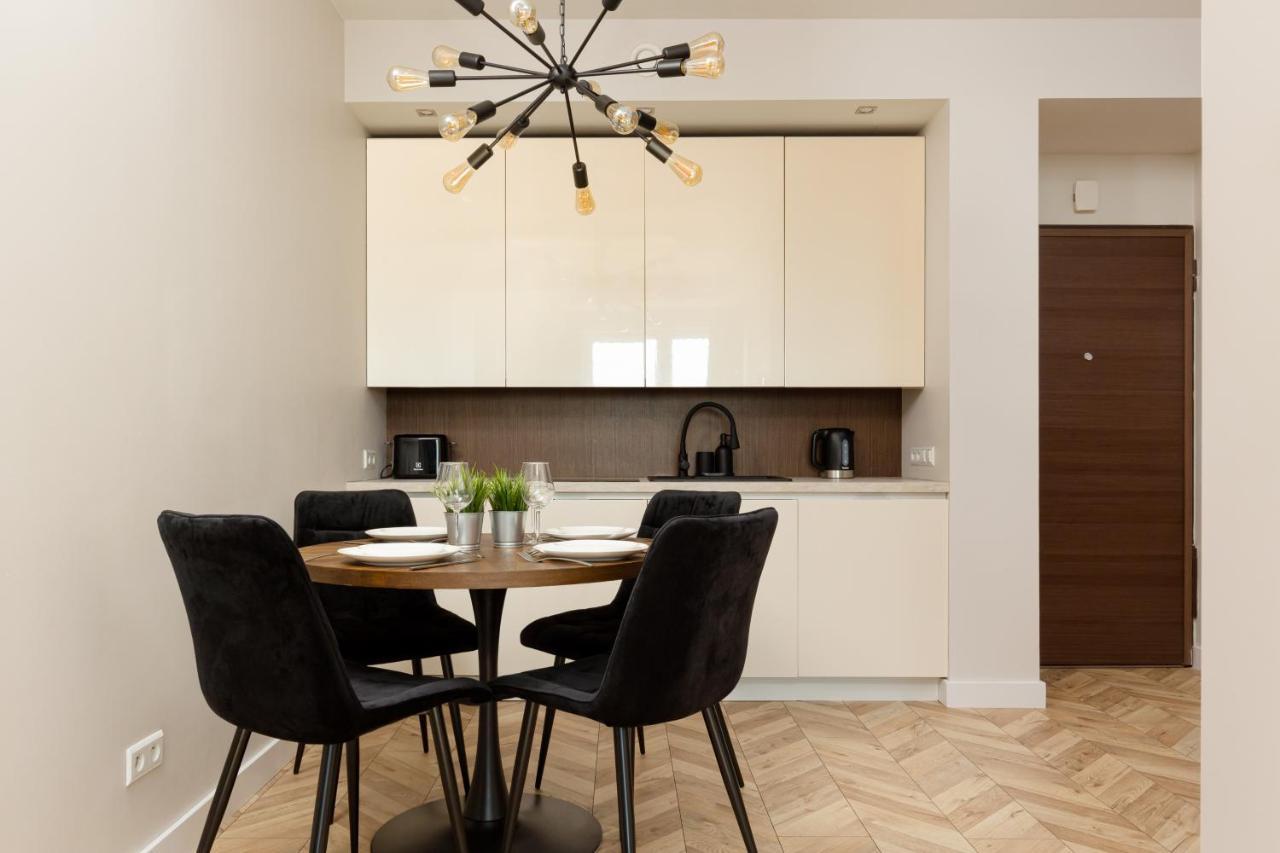 Platinum Towers Apartment With Parking By Renters Prestige Варшава Экстерьер фото