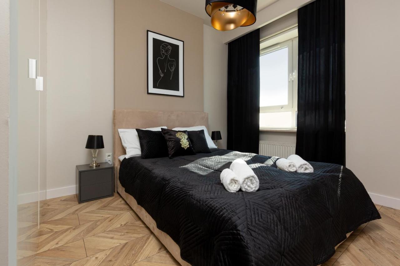 Platinum Towers Apartment With Parking By Renters Prestige Варшава Экстерьер фото